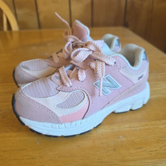 New Balance 2002R Girls Toddler Athletic Shoes 'Pink Sand' IC2002SK Sz 9C - Picture 2 of 10